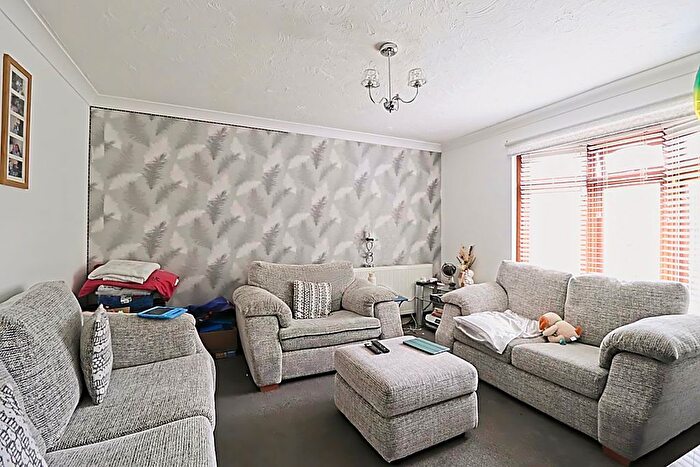 2 Bedroom Terraced House For Sale In Parkside, Basildon, SS13