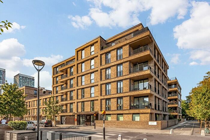 2 Bedroom Flat To Rent In Madison Way, Stratford, E20