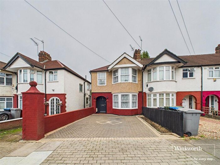3 Bedroom End Of Terrace House For Sale In Dors Close, Kingsbury, London, NW9