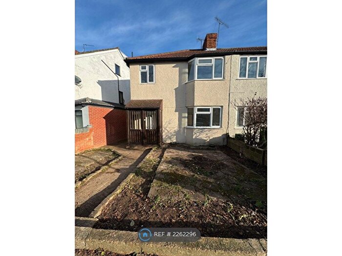 3 Bedroom Semi-Detached House To Rent In Avalon Road, London, W13