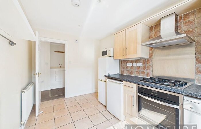 2 Bedroom Flat To Rent In Aigburth Road, Liverpool, L17