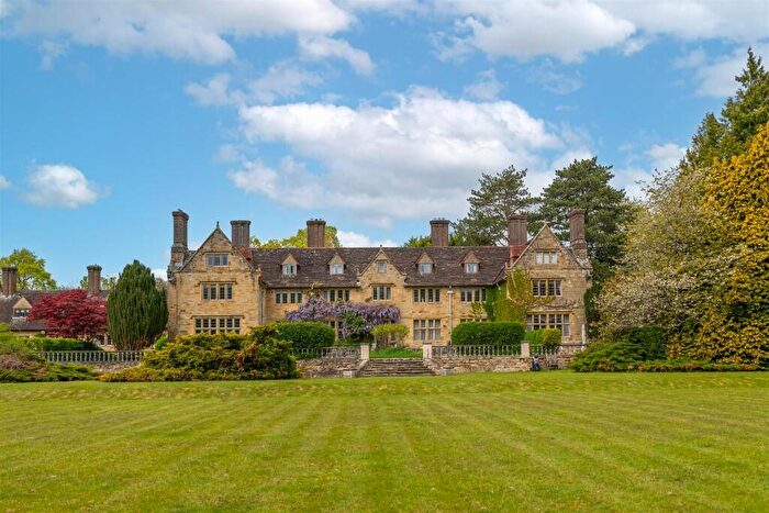 2 Bedroom Apartment For Sale In Stuart Way, East Grinstead, West Sussex, RH19