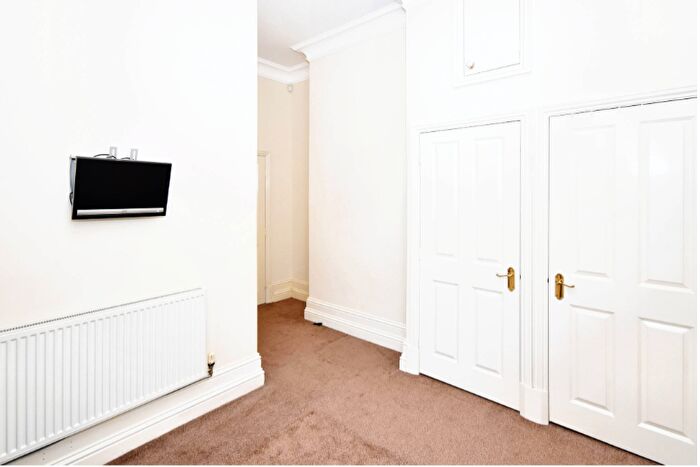 2 Bedroom Apartment To Rent In Edgerton Road, Huddersfield, West Yorkshire, HD1