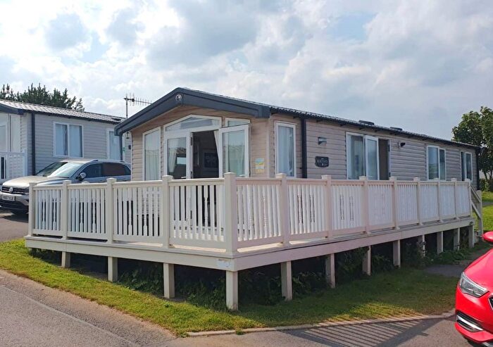 3 Bedroom Mobile/park Home For Sale In Ghyll Field, Reighton Gap, Filey, YO14