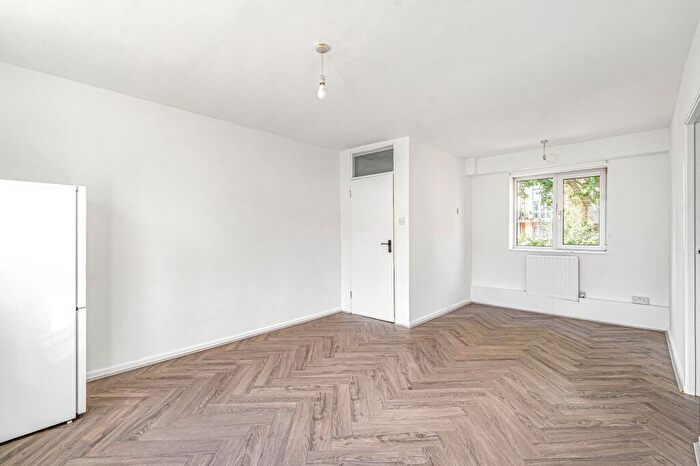 1 Bedroom Flat To Rent In Southgate House, The Drive Walthamstow, E17