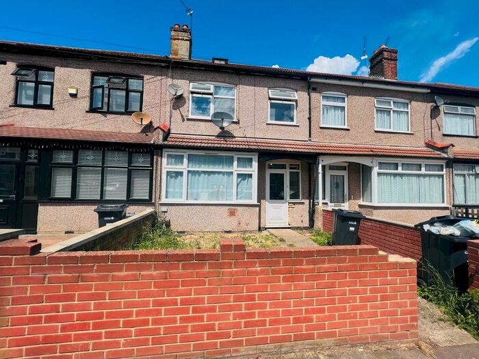 2 Bedroom Flat To Rent In Staines Road, Ilford, IG1