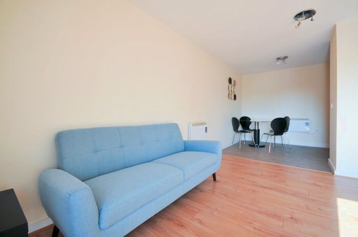 2 Bedroom Flat To Rent In Bed Apartment – Bishops Corner, Hulme, Manchester, M15