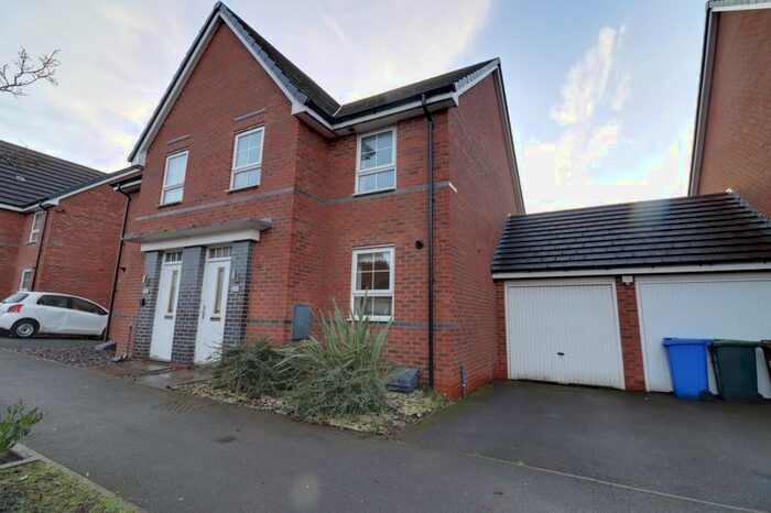3 Bedroom Semi-Detached House To Rent In Pipers View, Stoke-On-Trent, ST3