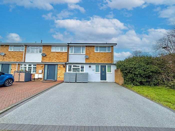3 Bedroom End Of Terrace House For Sale In Leighton Court, Dunstable, LU6