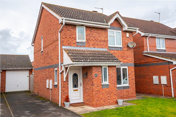 3 Bedroom Detached House For Sale In Woodlands Drive, Barlby, North Yorkshire, YO8