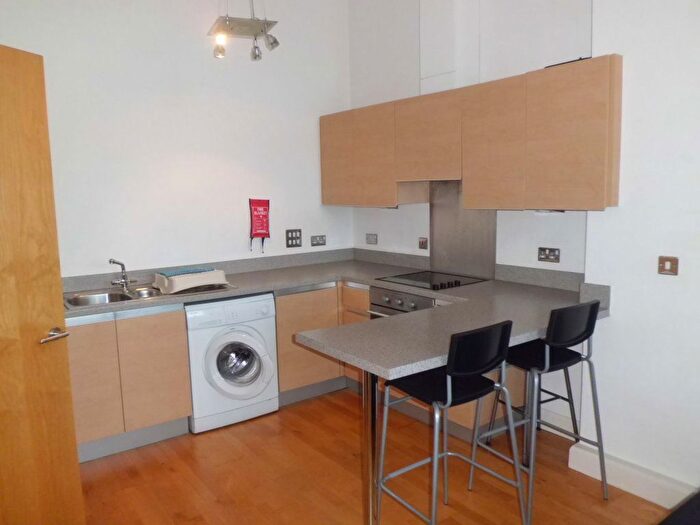 2 Bedroom Flat To Rent In Bristol Road, Selly Oak, Birmingham, B29