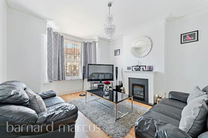 3 Bedroom Semi-Detached House To Rent In Waddon Park Avenue, Croydon, CR0