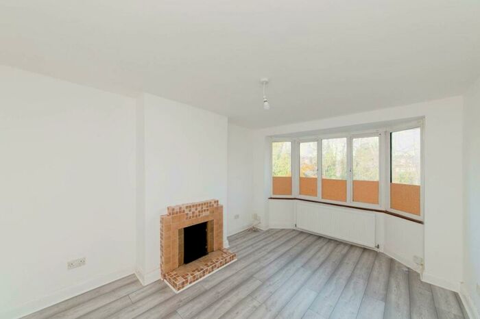 2 Bedroom Maisonette To Rent In Methuen Close, , Edgware, HA8