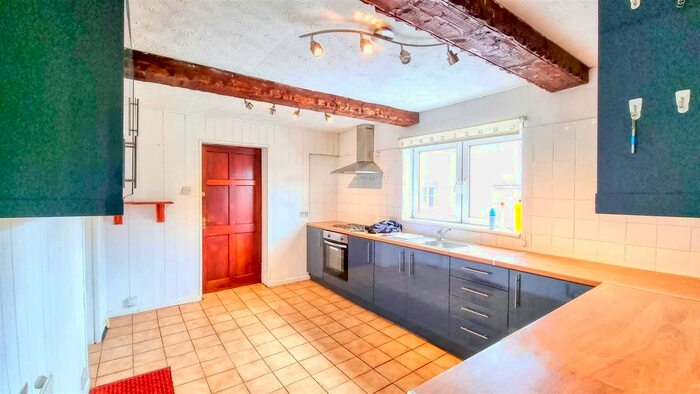 3 Bedroom Flat To Rent In Newbold Village, Newbold, Chesterfield, Derbyshire, S41