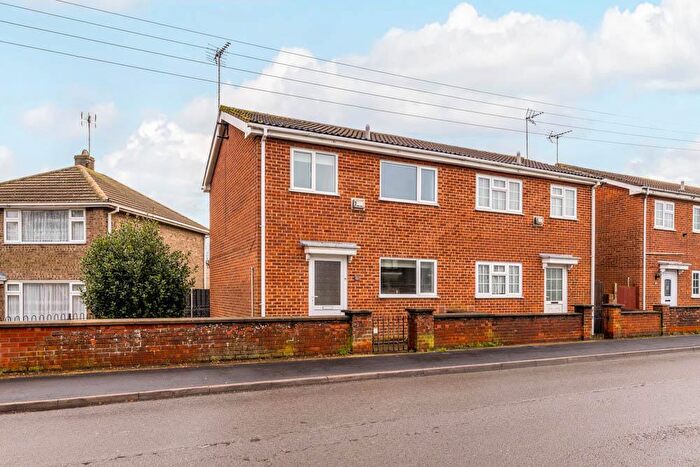 2 Bedroom Semi-Detached House For Sale In Hawthorn Bank, Spalding, PE11