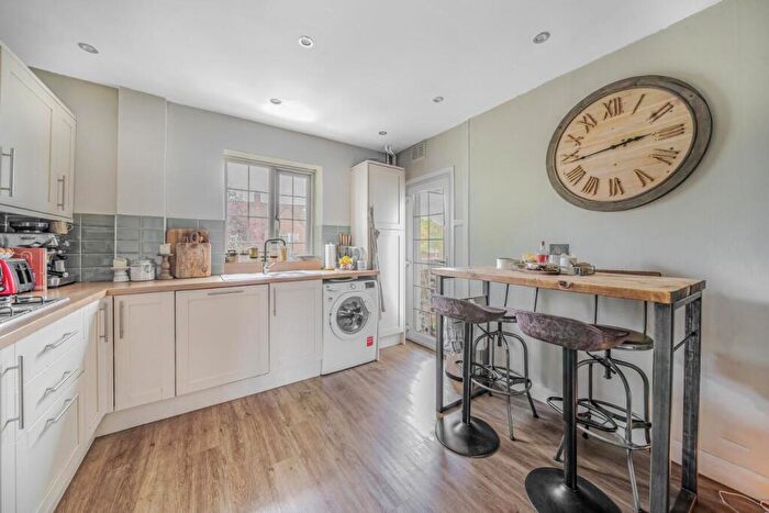 3 Bedroom Flat For Sale In Horn Park Lane, Lee, London, SE12