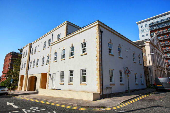 1 Bedroom Flat To Rent In Coptfold Road, CM14