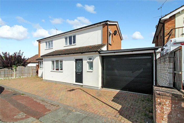 3 Bedroom Detached House For Sale In Blenheim Park Close, Leigh-on-Sea, Essex, SS9