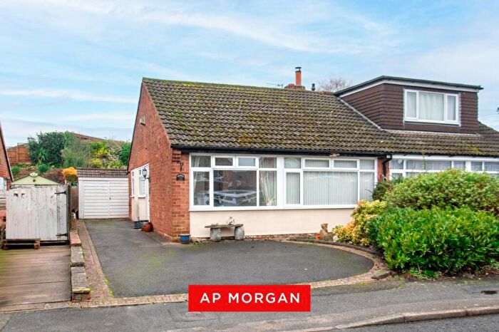 2 Bedroom Bungalow For Sale In Mitchell Road, Kingswinford, West Midlands, DY6
