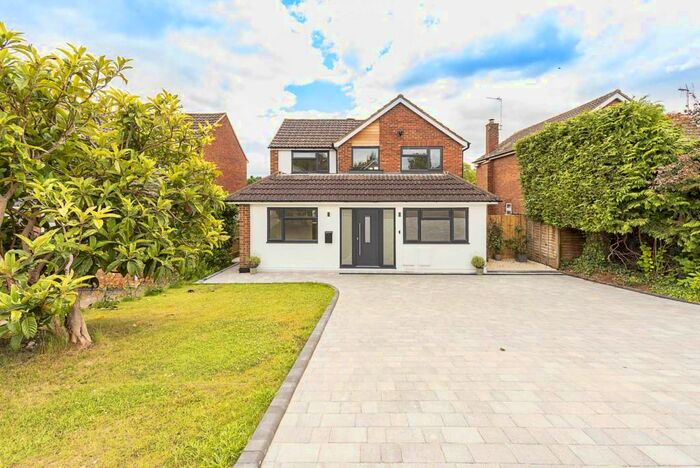 4 Bedroom Detached House To Rent In Barbers Walk, Tring, HP23