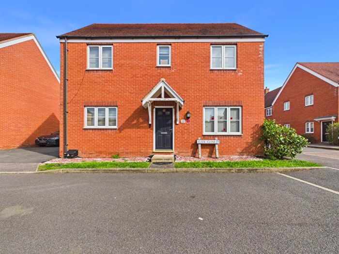 4 Bedroom Detached House For Sale In Elize Close, Berryfields, Aylesbury, HP18