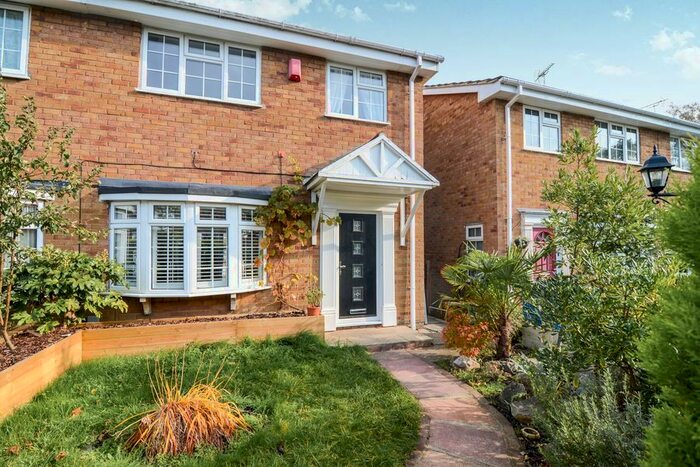 3 Bedroom Semi-Detached House To Rent In Fintry Walk, Farnborough, GU14