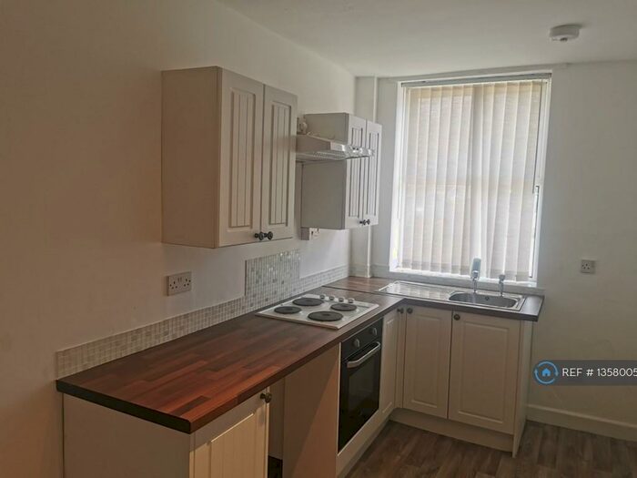 2 Bedroom End Of Terrace House To Rent In Ripponden Road, Oldham, OL1