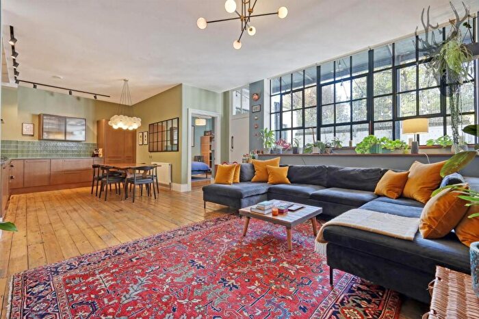 2 Bedroom Flat For Sale In Cavell Street, London, E1