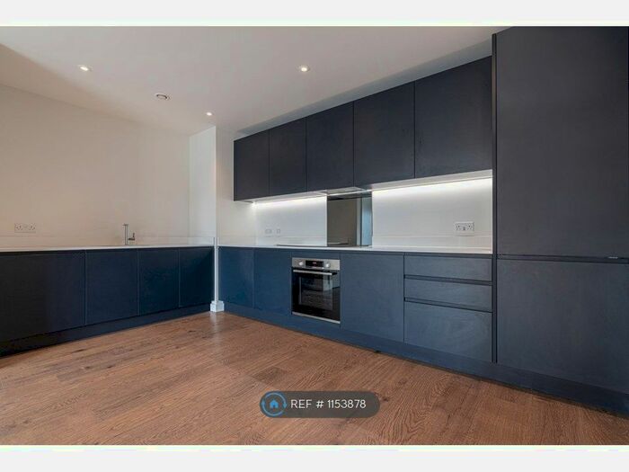 2 Bedroom Flat To Rent In Frogmore Avenue, Watford, WD17