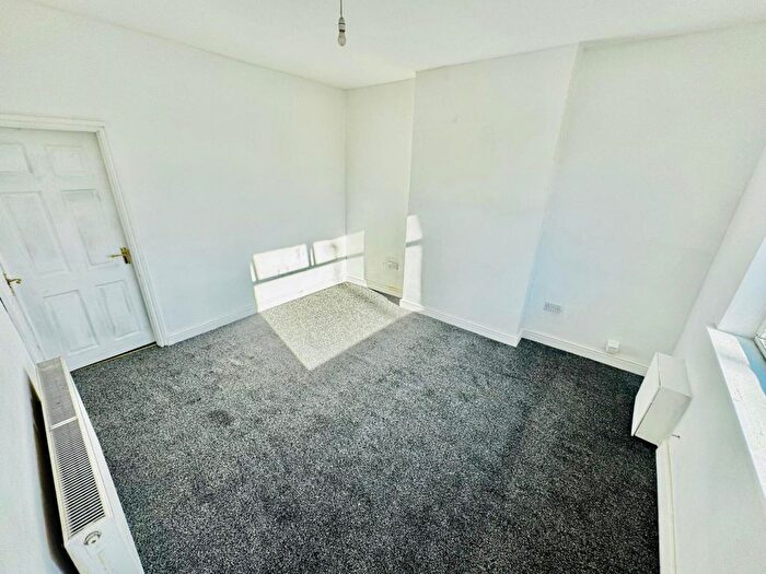 3 Bedroom Detached House To Rent In Cinder Bank, Dudley, DY2