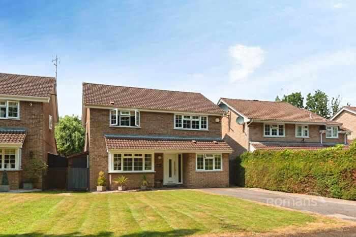 4 Bedroom Detached House To Rent In Chippendale Close, Blackwater, Camberley, GU17