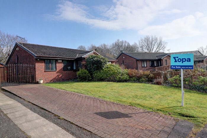 2 Bedroom Semi-Detached Bungalow For Sale In Little Oak Close, Oldham, OL4