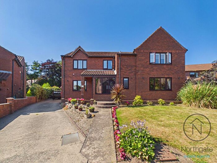 4 Bedroom Detached House For Sale In St. Andrews Close, Darlington, DL1