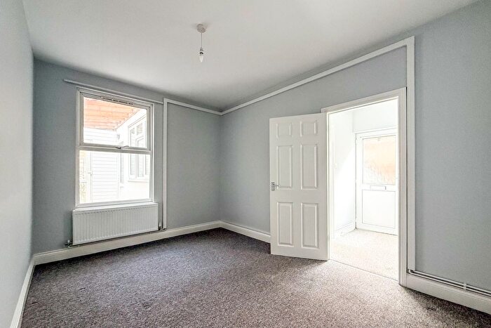 1 Bedroom Flat For Sale In Brook Street, Polegate, East Sussex, BN26