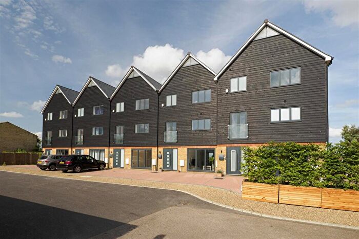 5 Bedroom Terraced House For Sale In Waterside Close, Faversham, ME13