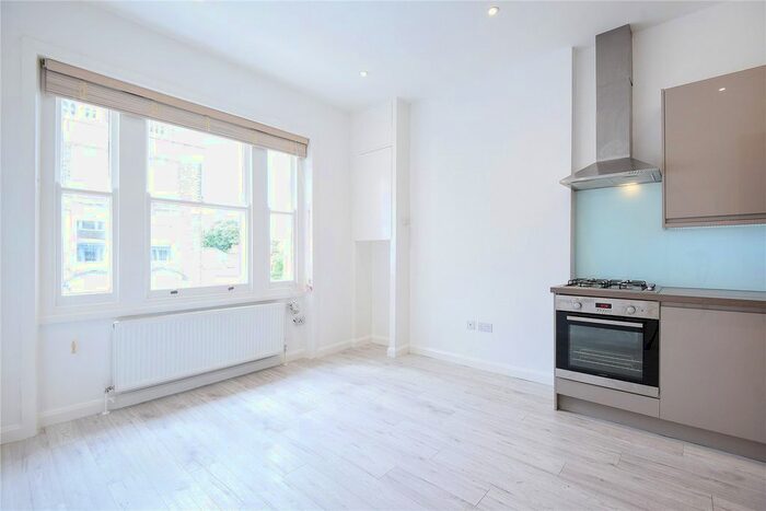 2 Bedroom Flat To Rent In Campden Hill Gardens, Kensington, W8