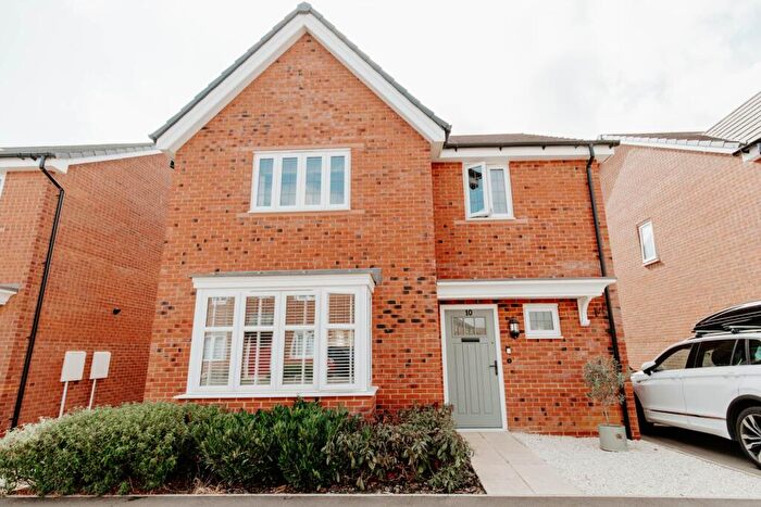 4 Bedroom Detached House To Rent In Lark Hill Drive, Carterton, OX18