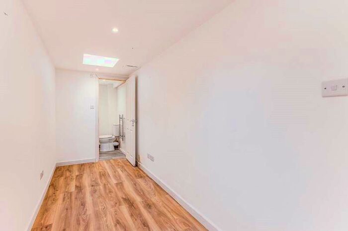 1 Bedroom Leisure Facility Commercial To Rent In Briar Road, Watford, Hertfordshire, WD25