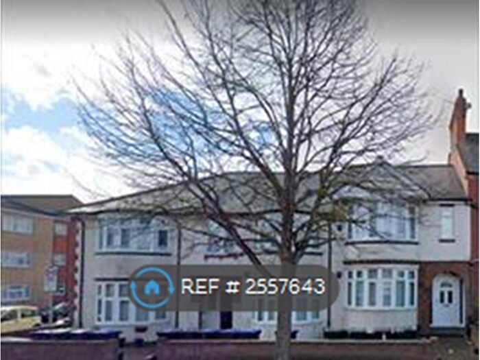 2 Bedroom Flat To Rent In Kingsthorpe Grove, Northampton, NN2