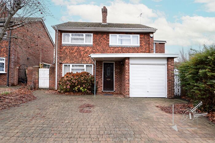 4 Bedroom House For Sale In Bentley Close, New Barn, Longfield, DA3