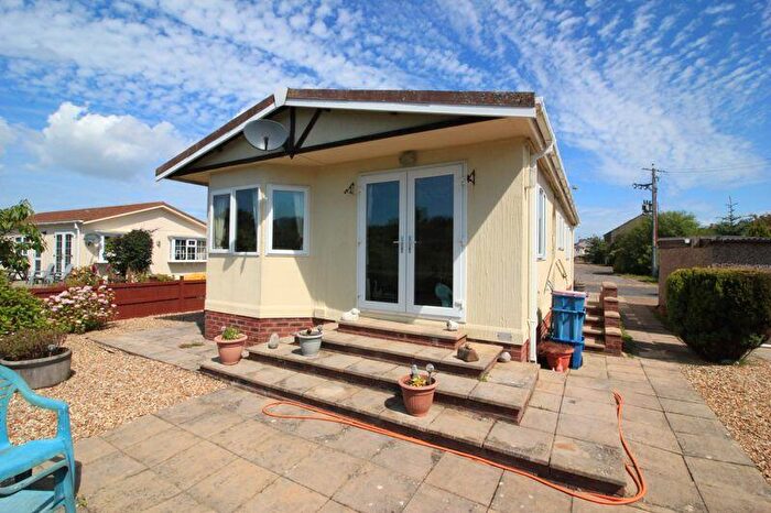 3 Bedroom Mobile Home For Sale In Orchard Park Bonc Yr Odyn, Amlwch, LL68
