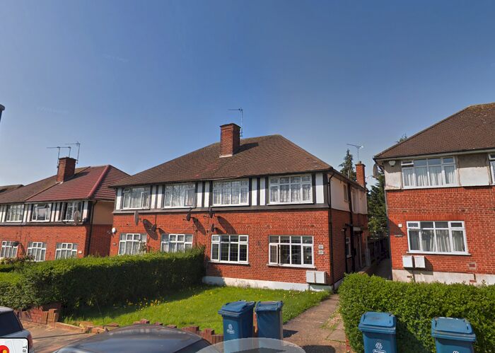 2 Bedroom Flat To Rent In Honeypot Lane, Stanmore, Greater London, HA7
