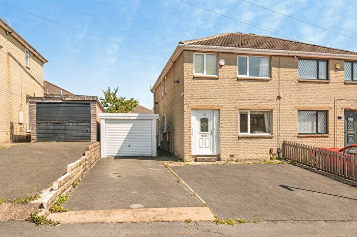 4 Bedroom Semi Detached House For Sale In Kirkstone Avenue, Huddersfield, HD5