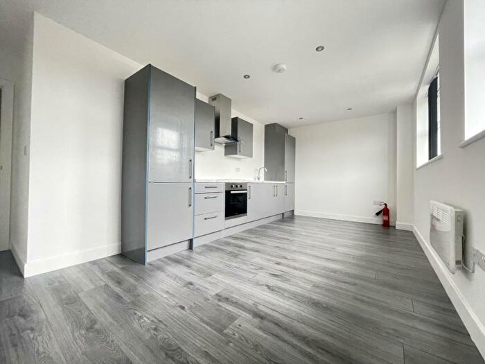 1 Bedroom Flat To Rent In Bank House Apartments, Gledhow Road, Leeds, LS8