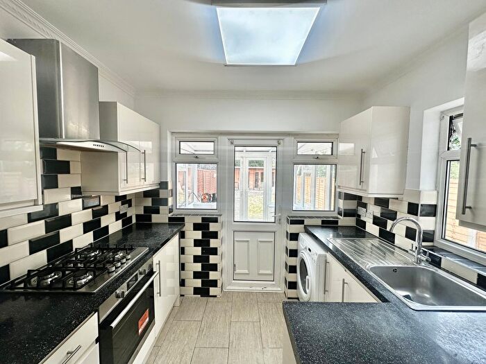 4 Bedroom Property To Rent In Sherwood Road, Ilford, IG6