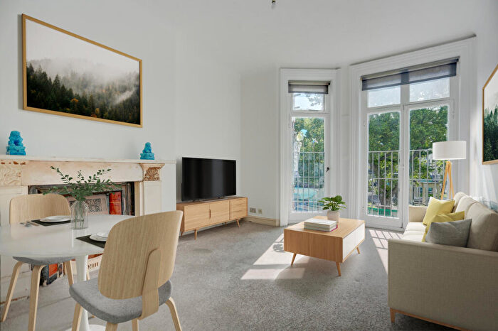 2 Bedroom Flat For Sale In Old Steine, Brighton, BN1