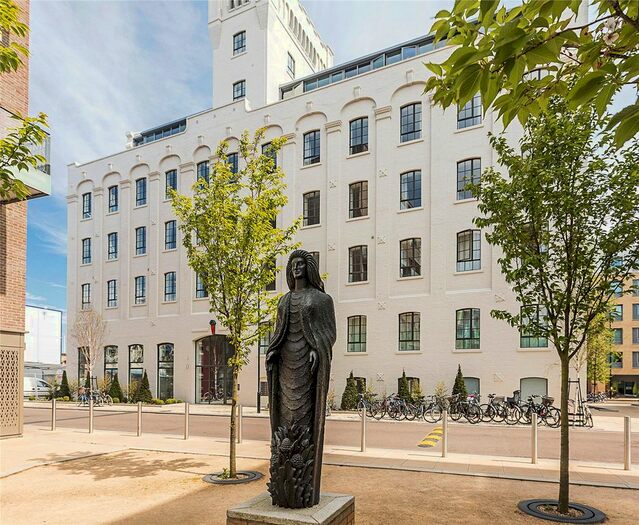 3 Bedroom Flat To Rent In Spillers Mill, Mill Park, Cambridge, CB1