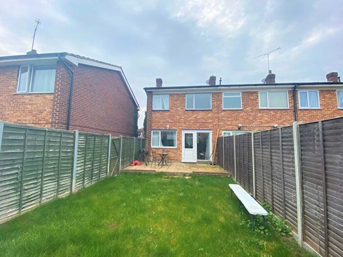 3 Bedroom End Of Terrace House To Rent In Blackwater, GU17