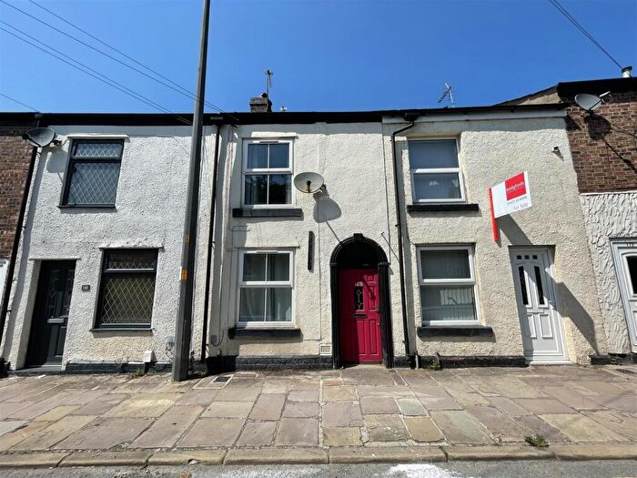 2 Bedroom House To Rent In Hurdsfield Road Macclesfield Cheshire, SK10