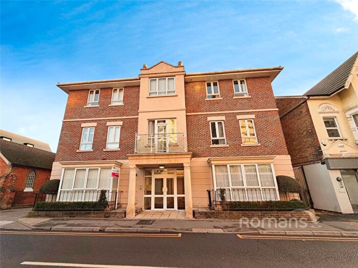 2 Bedroom Flat To Rent In York Road, Maidenhead, SL6
